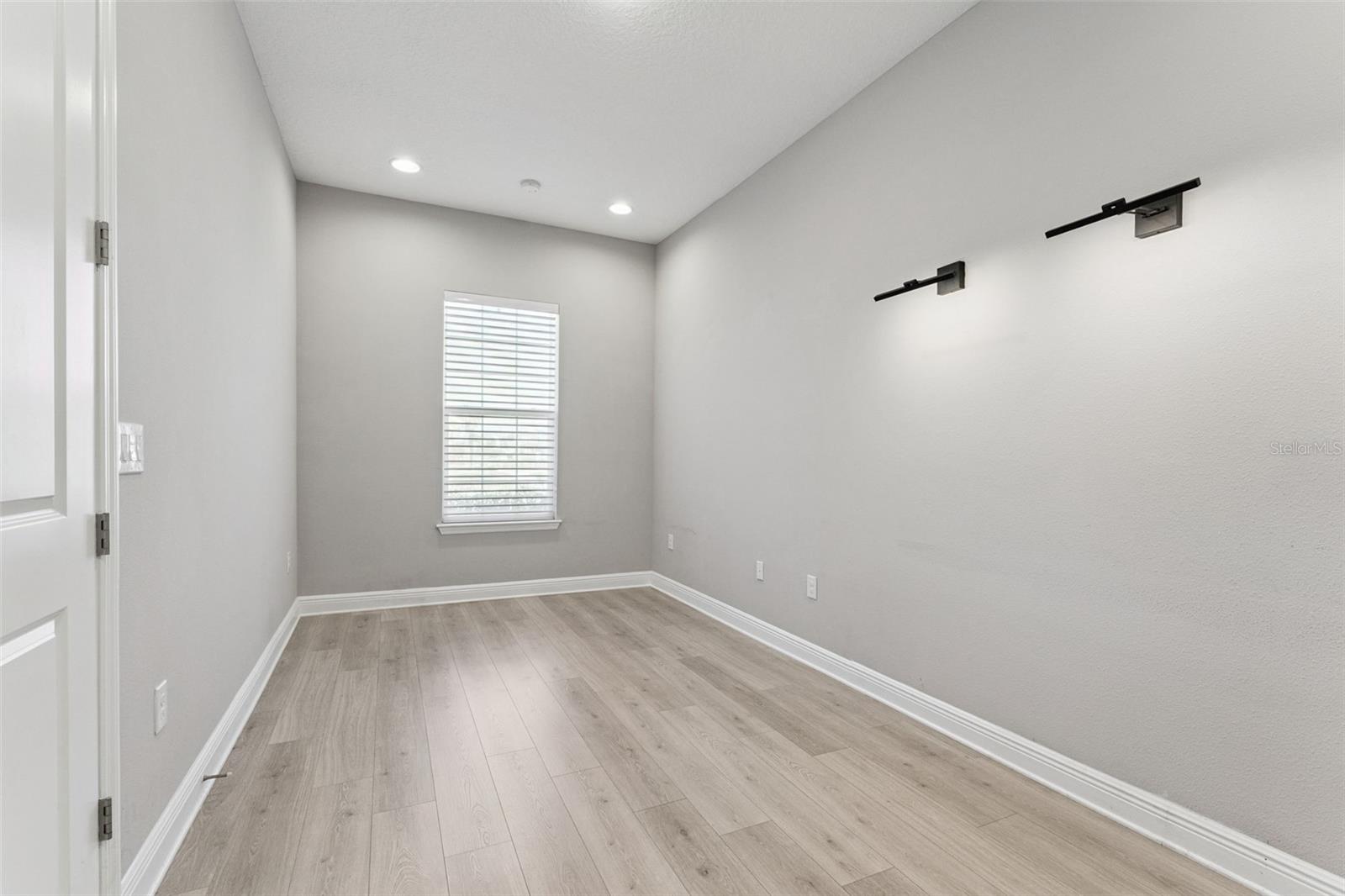 19058 Planetree St Property Photo 23