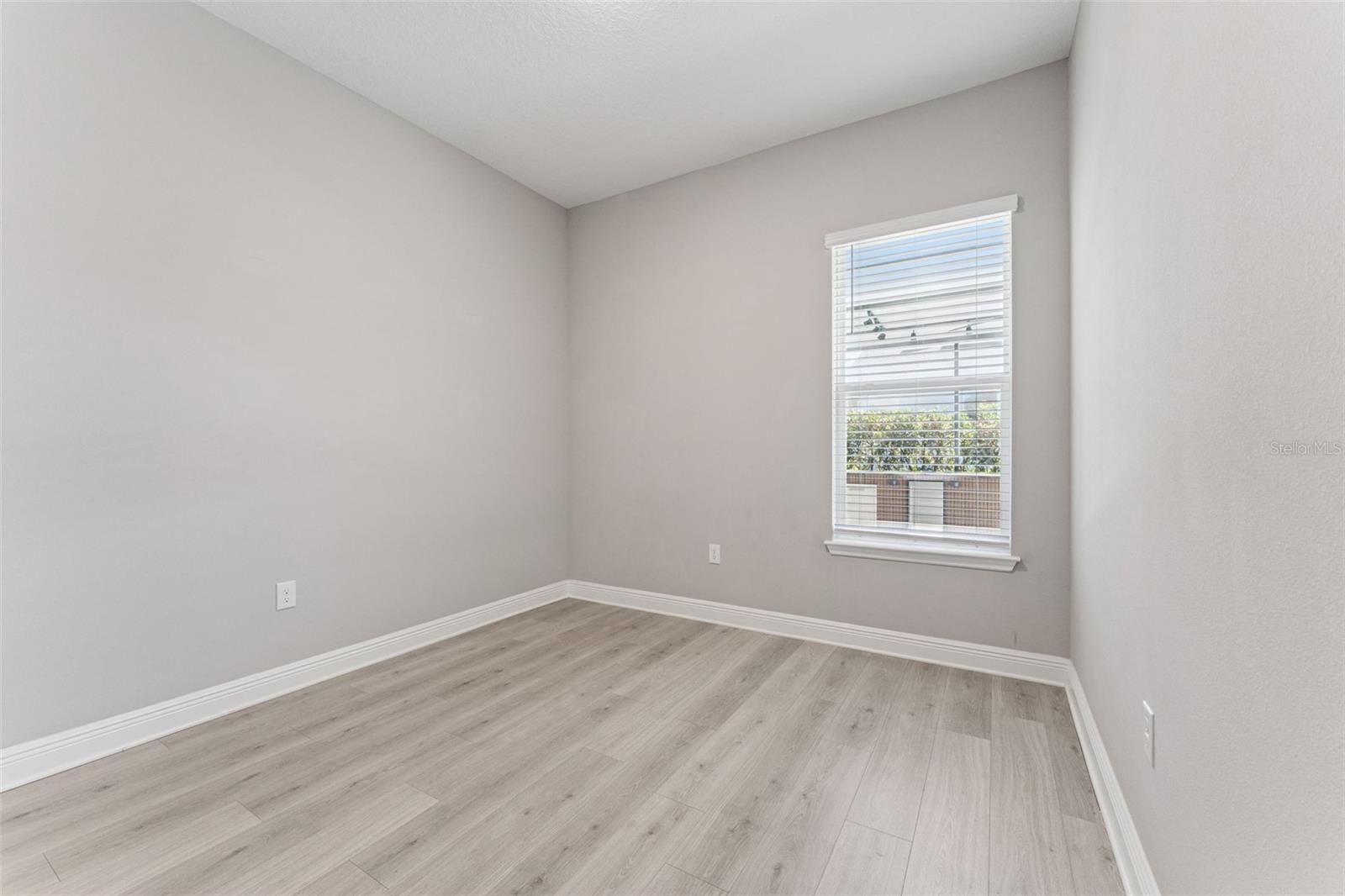 19058 Planetree St Property Photo 25