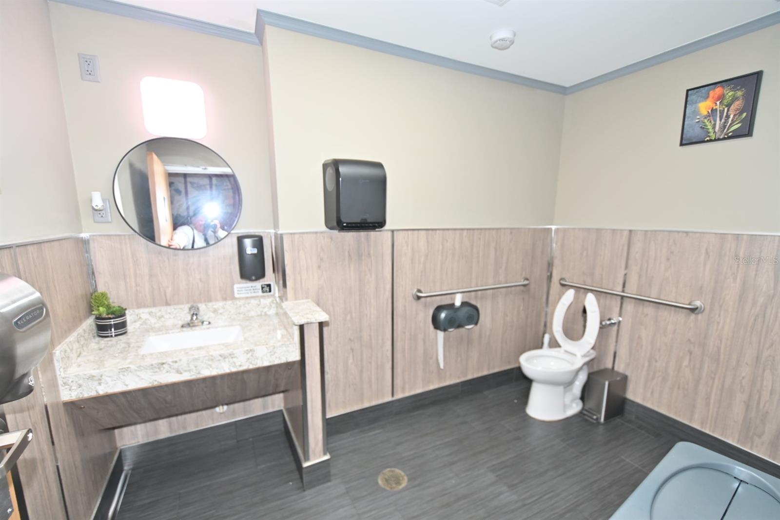3200 Parkway Center Ct Property Photo 15