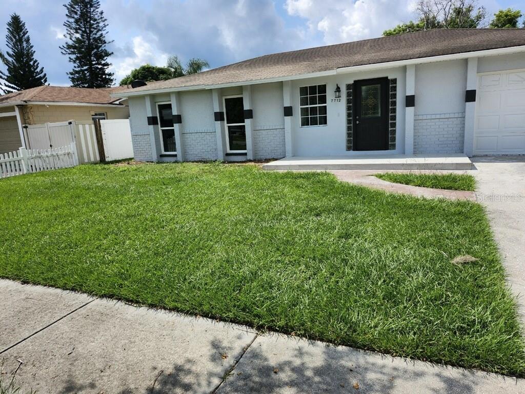 7712 Killian Dr Property Photo 1