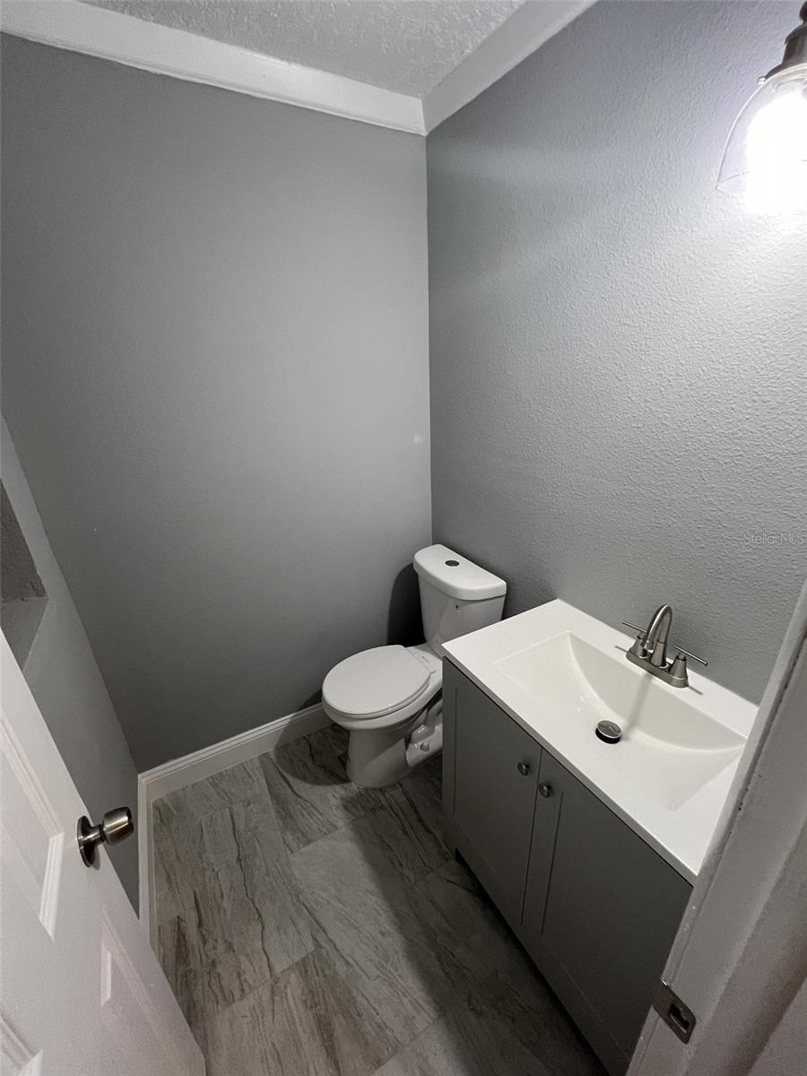 7712 Killian Dr Property Photo 4