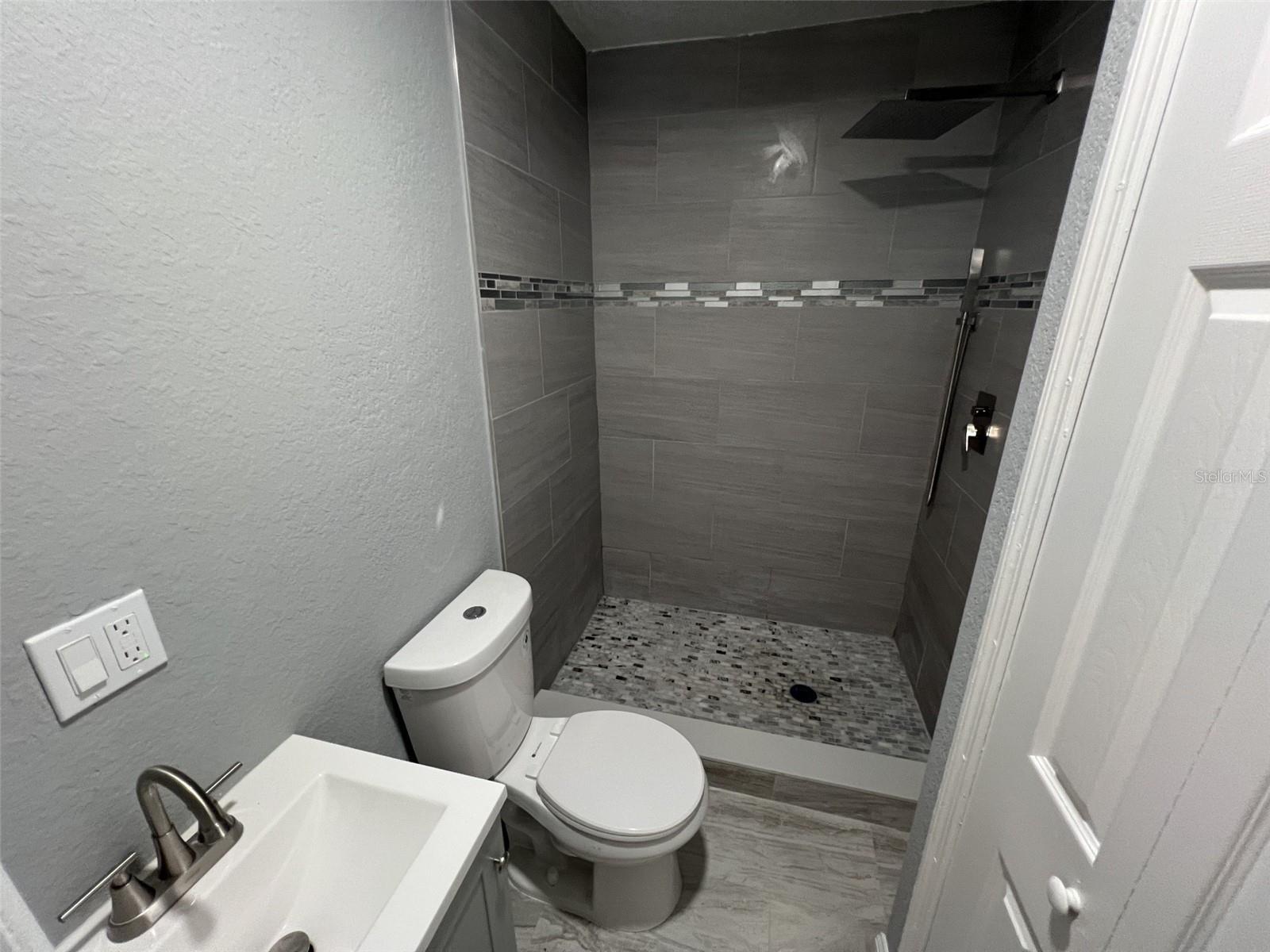 7712 Killian Dr Property Photo 9