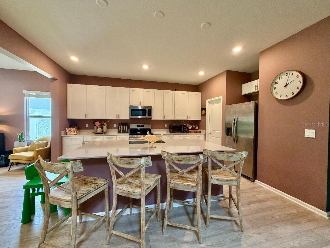 693 Peroni Ave Property Photo 4