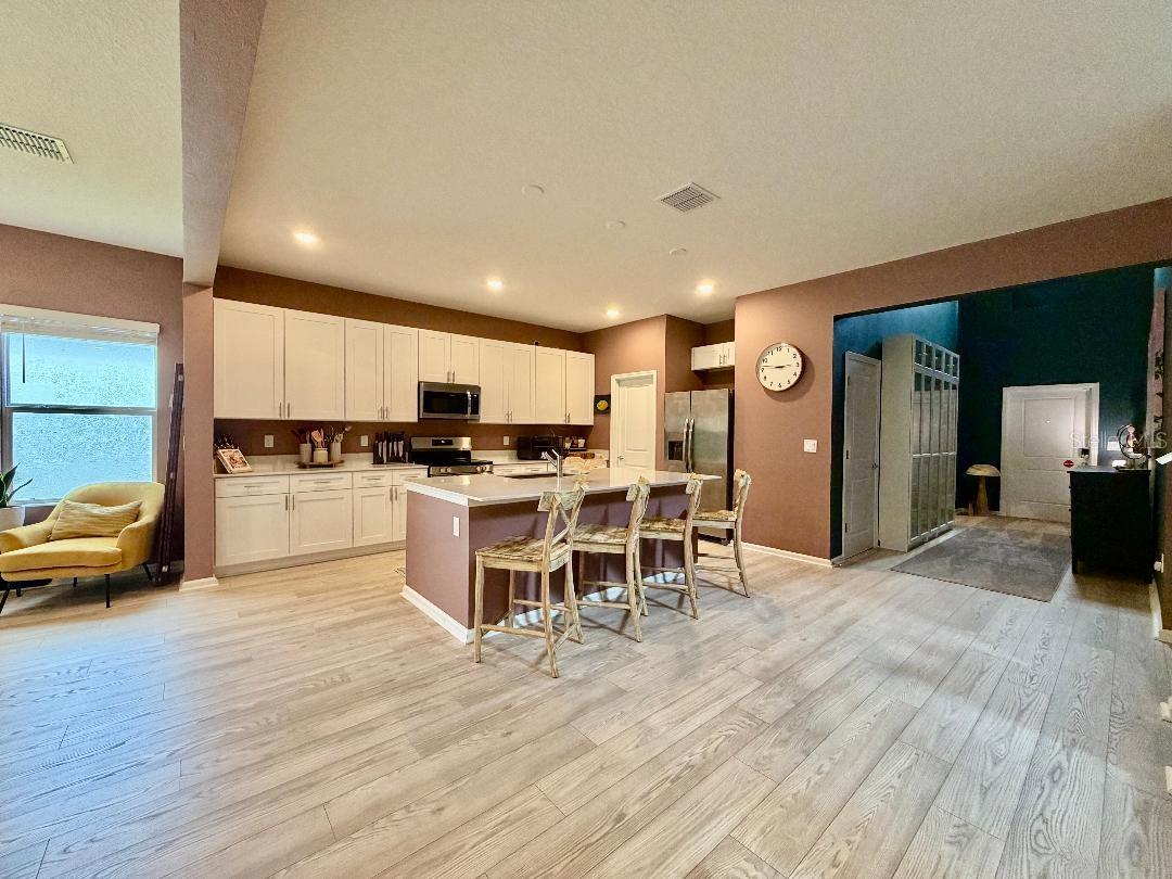 693 Peroni Ave Property Photo 6