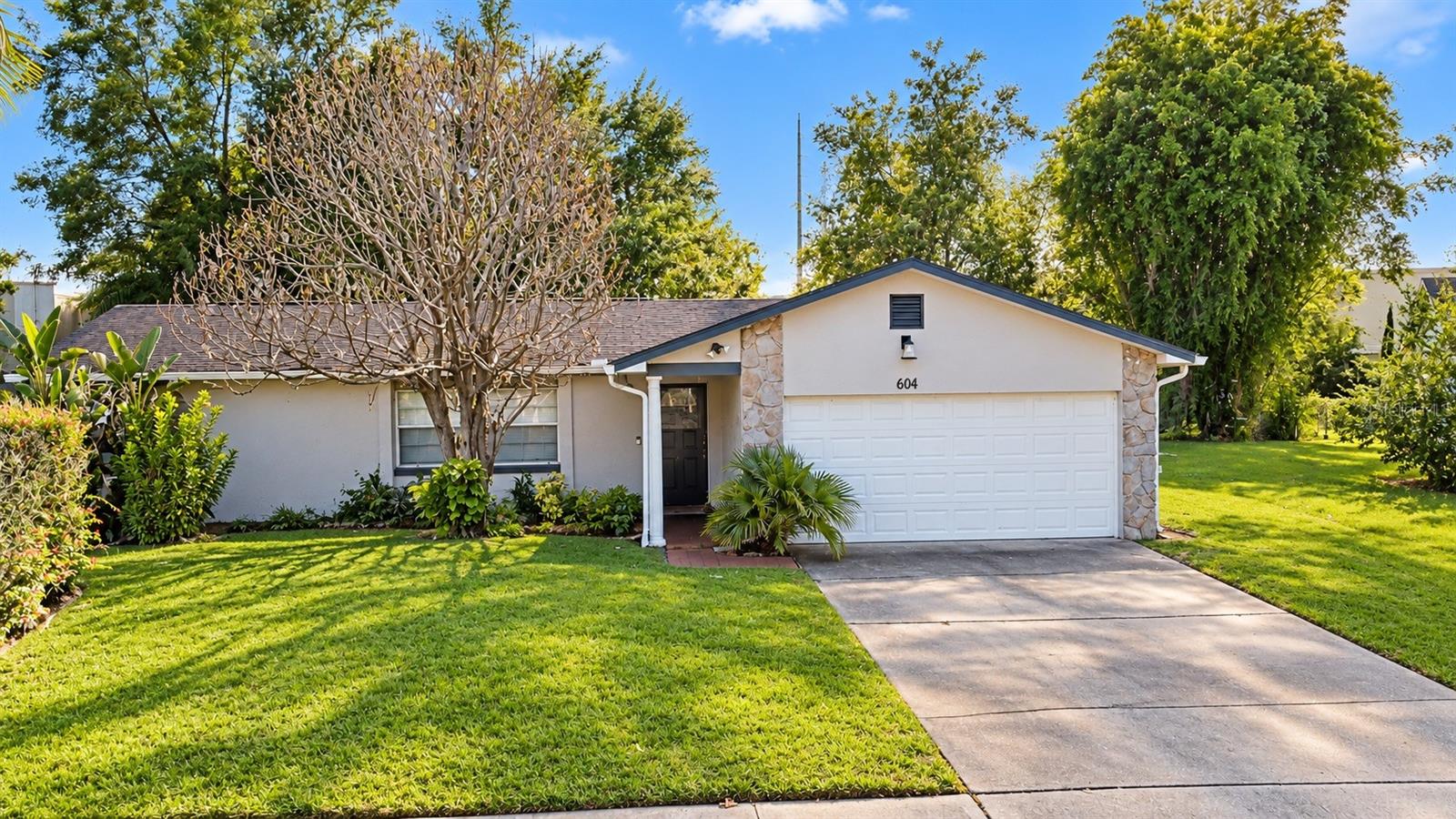 604 RIVERWOODS CIR Property Photo 1