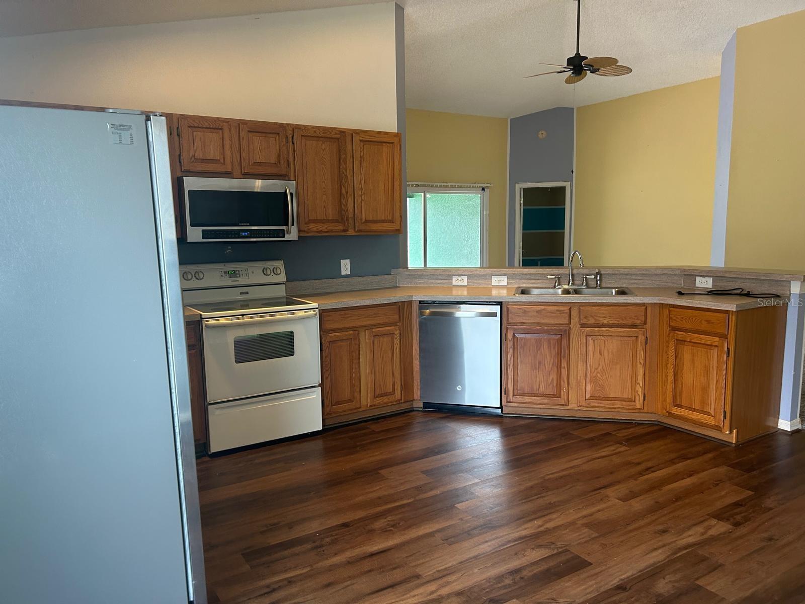 140 Thorne Meadow Pass Property Photo 6