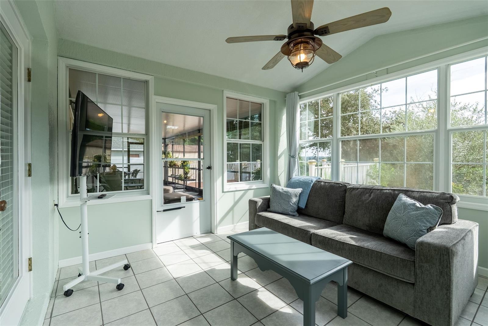 10828 Crescent Ridge Loop Property Photo 20