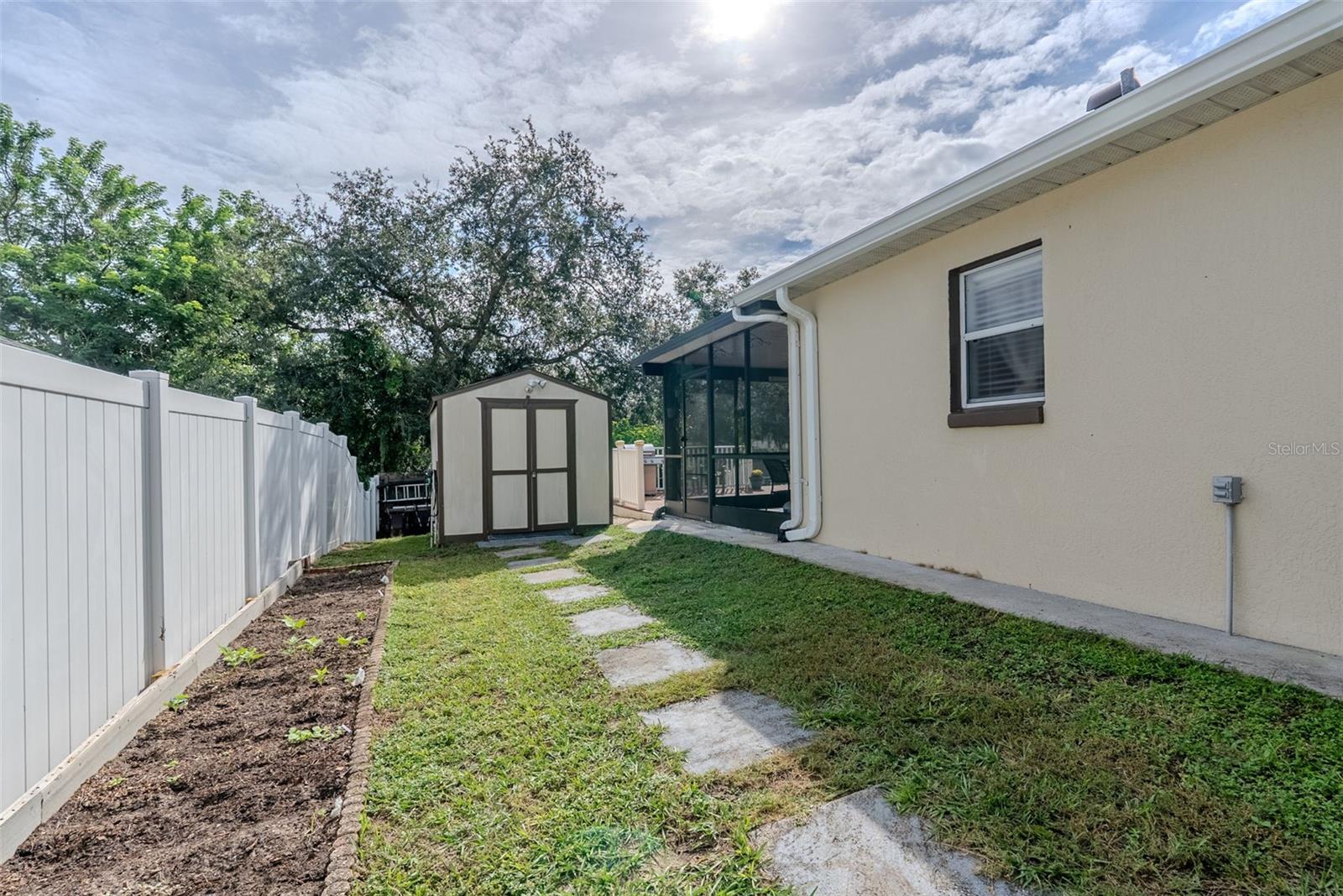 10828 Crescent Ridge Loop Property Photo 27