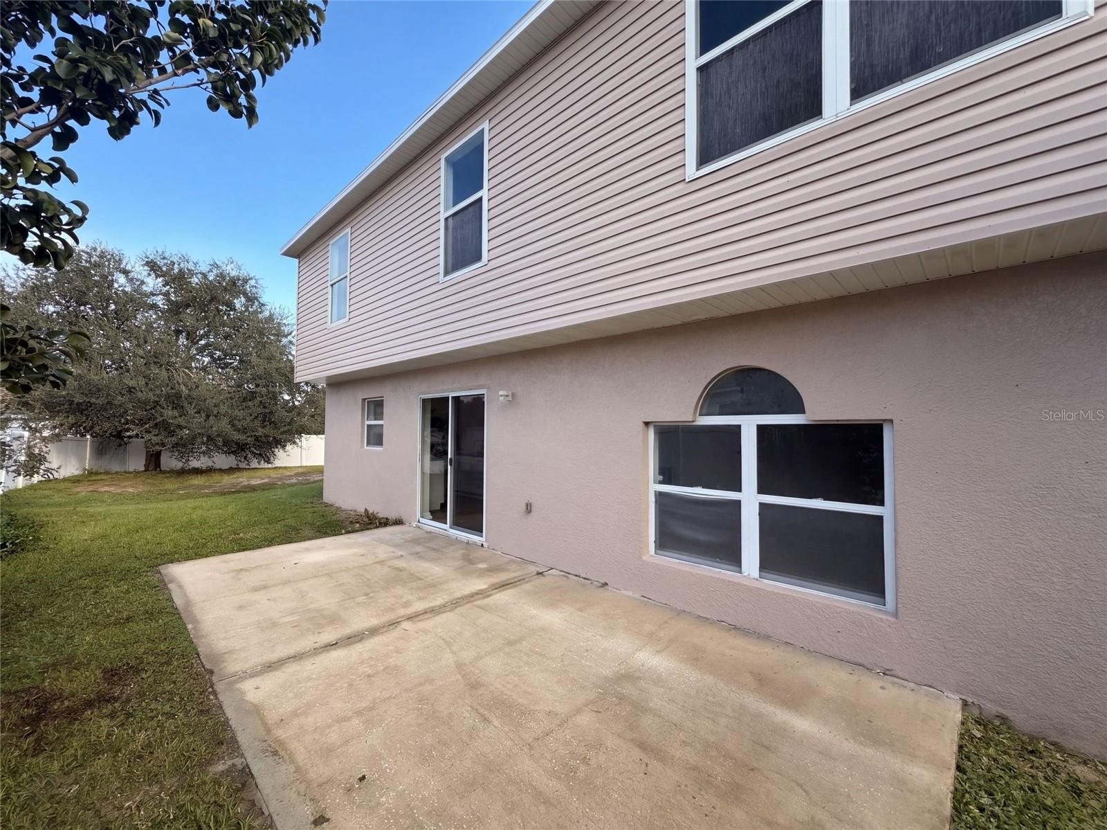 1818 Superior Ct Property Photo 2