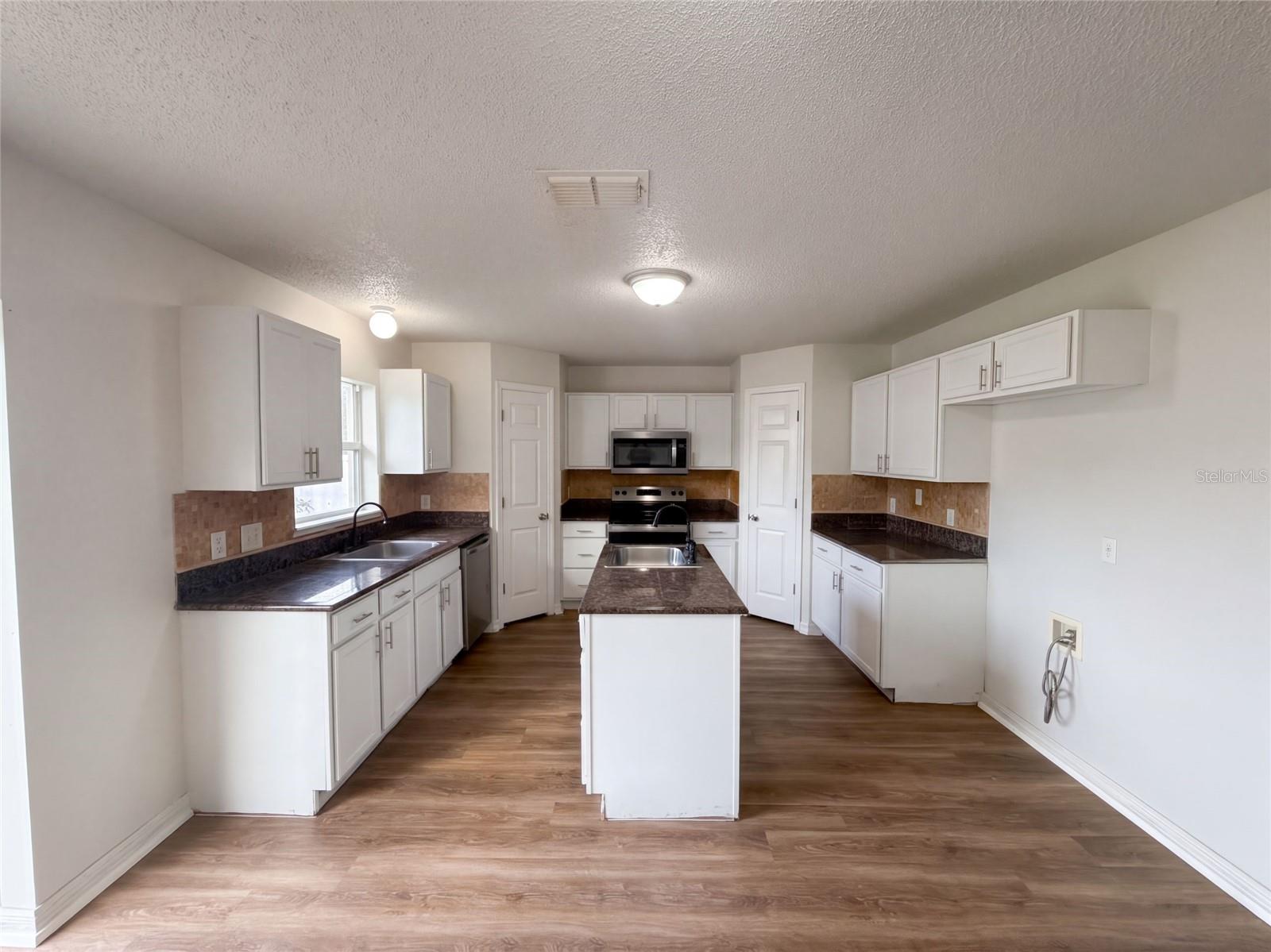 1818 Superior Ct Property Photo 4