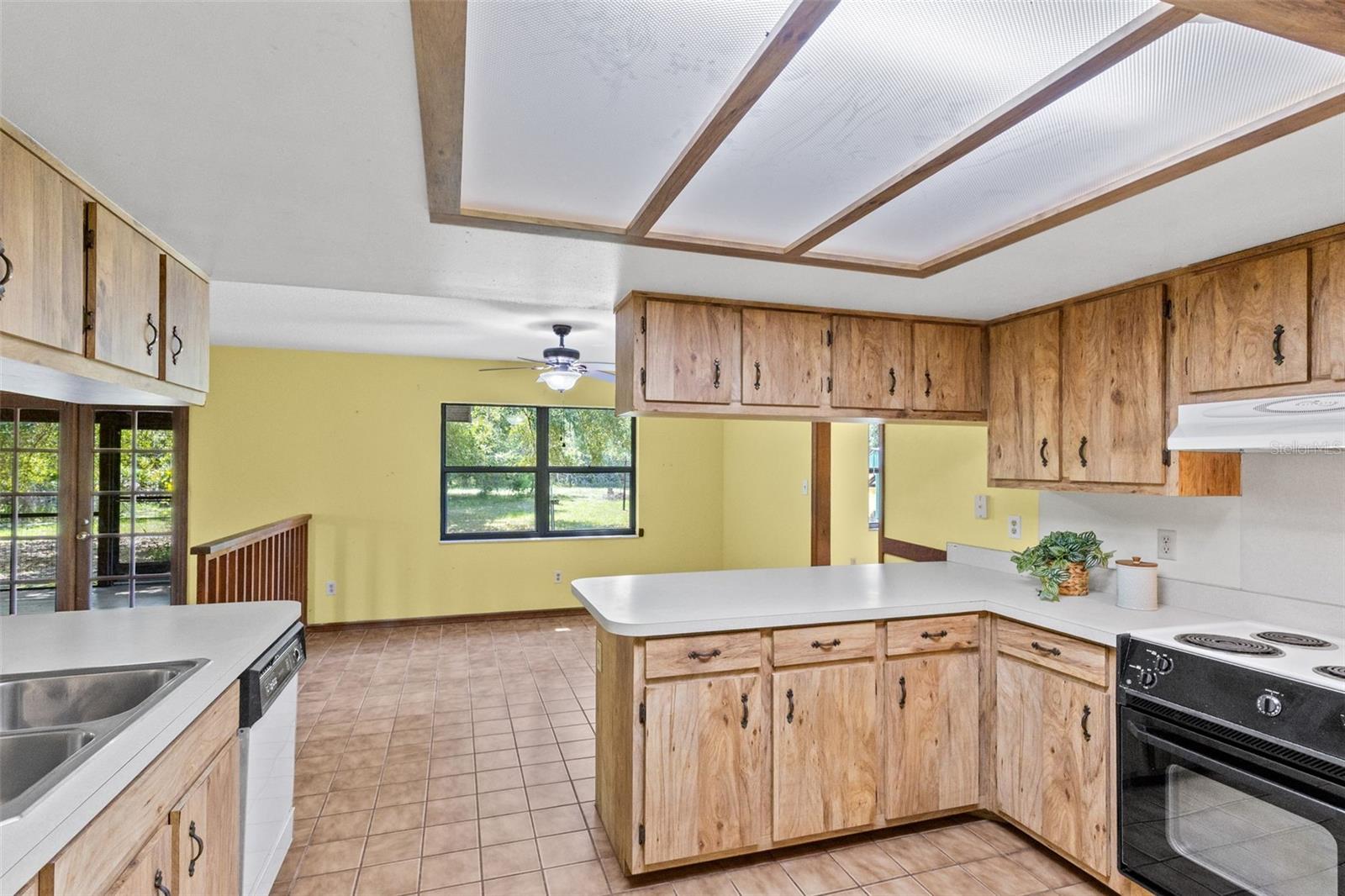 377 Riverwoods Trl Property Photo 6