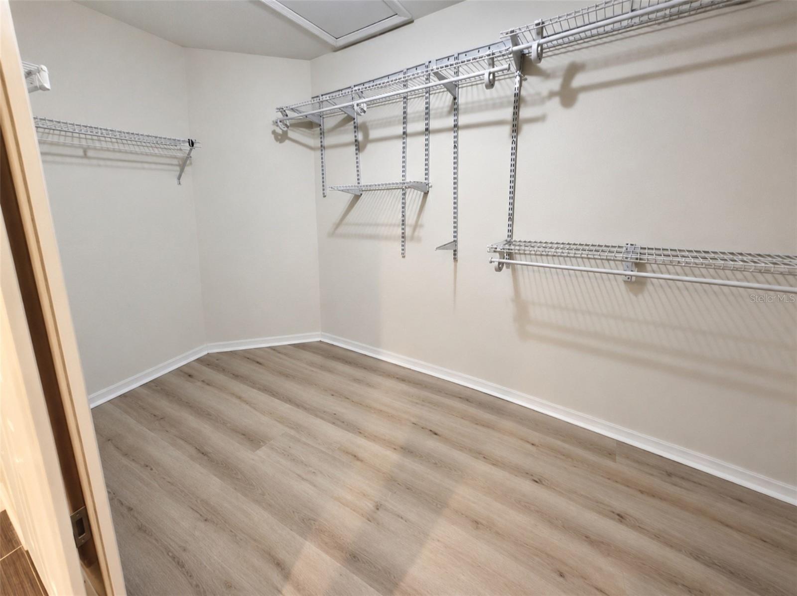 2512 Brookstone Dr Property Photo 22