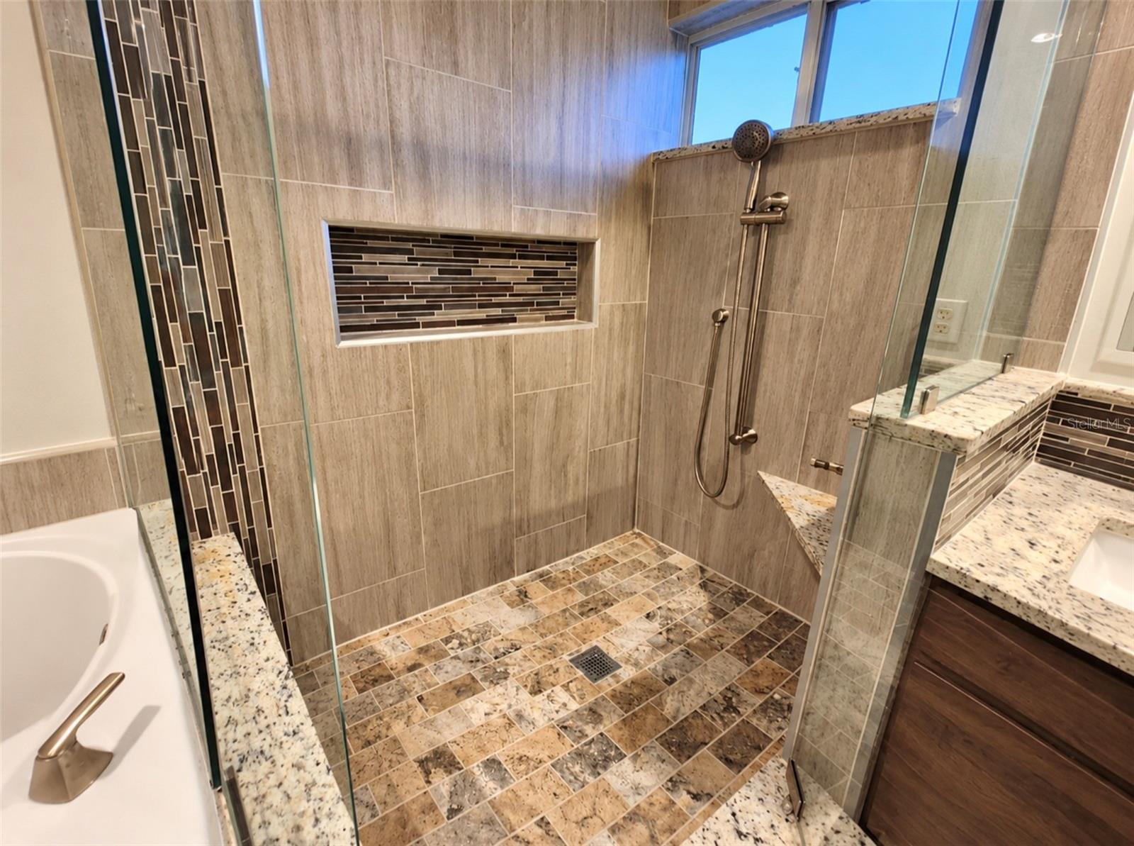 2512 Brookstone Dr Property Photo 26