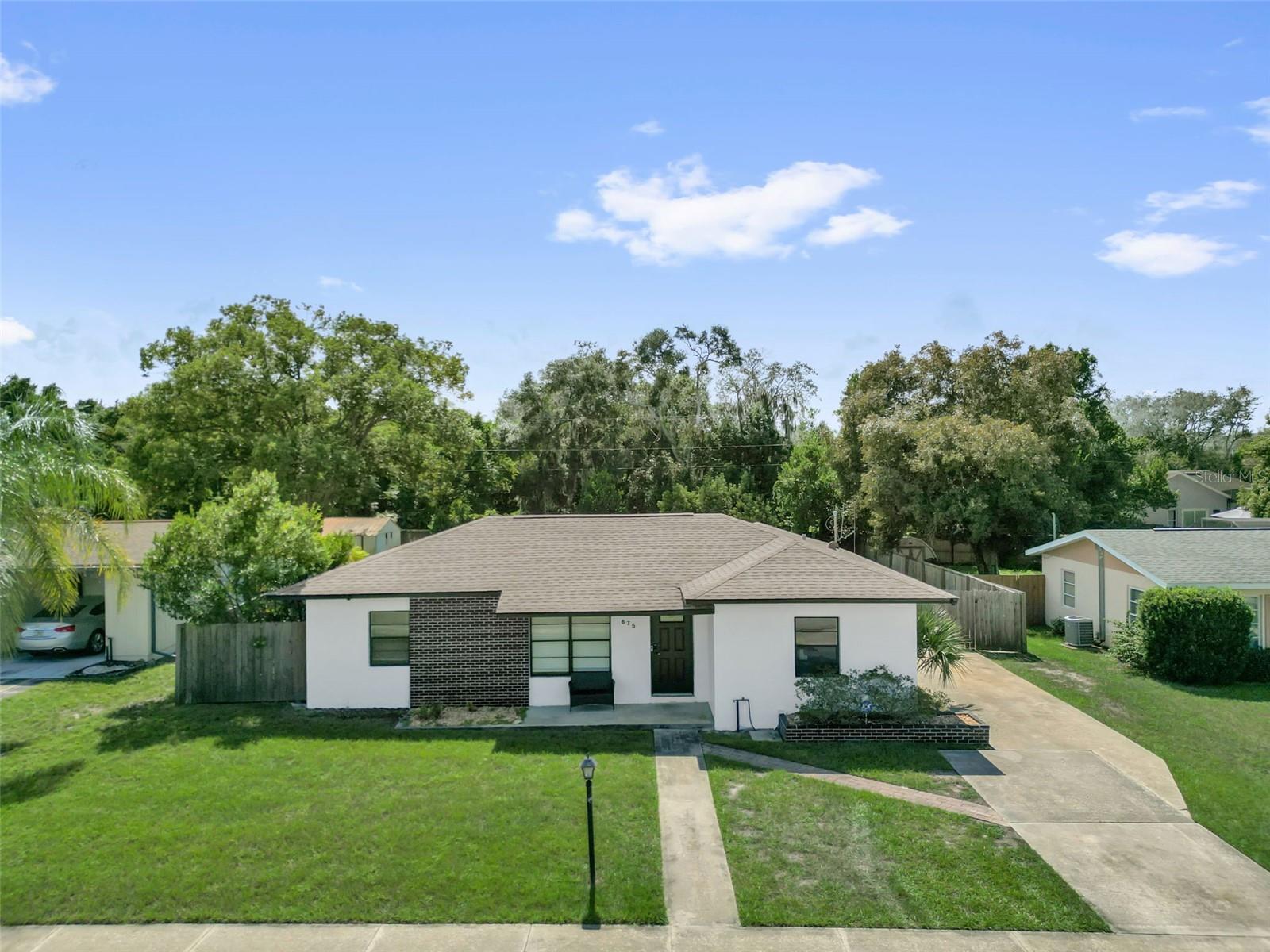 675 Hager St Property Photo 1