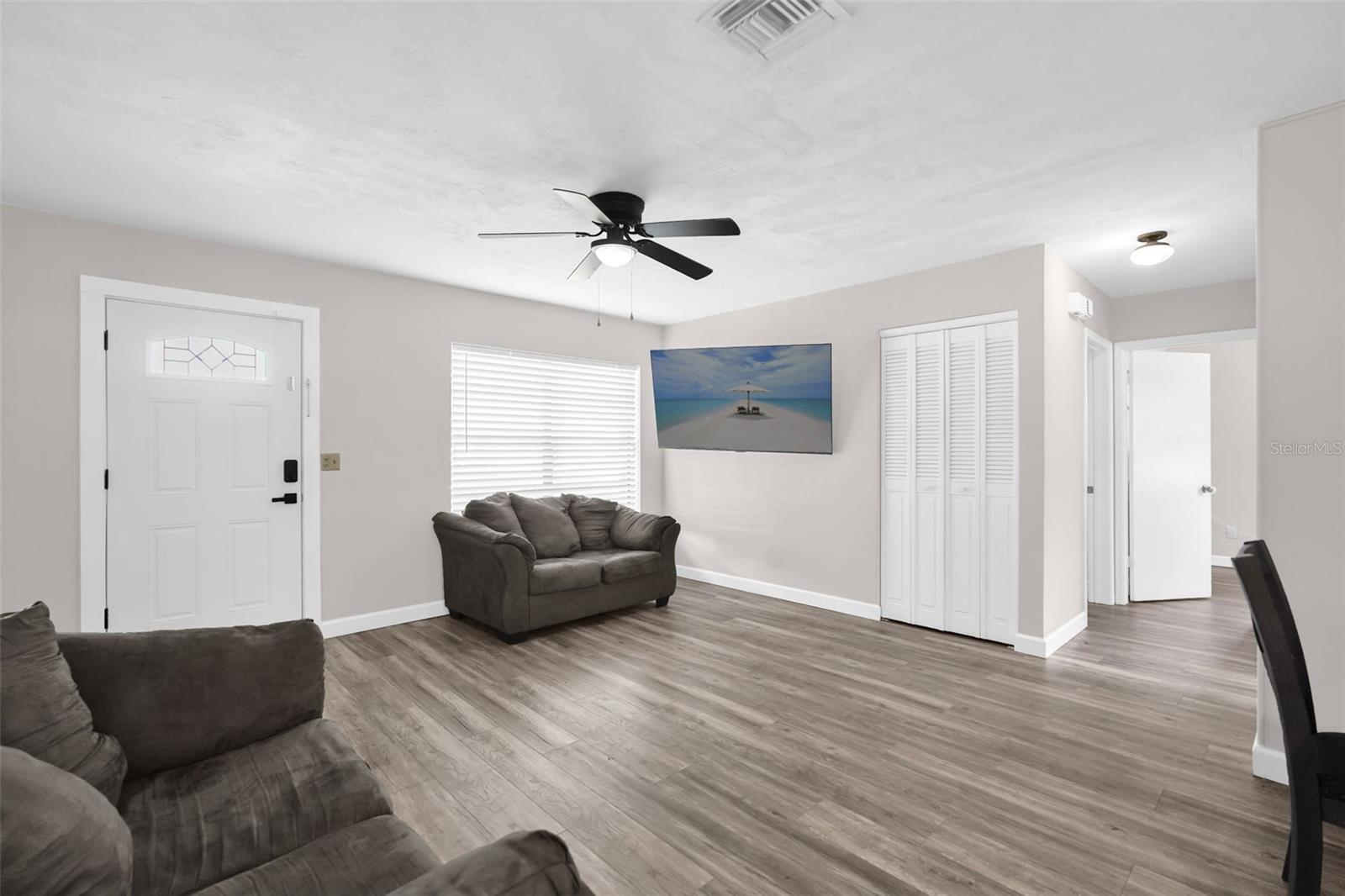 675 Hager St Property Photo 4