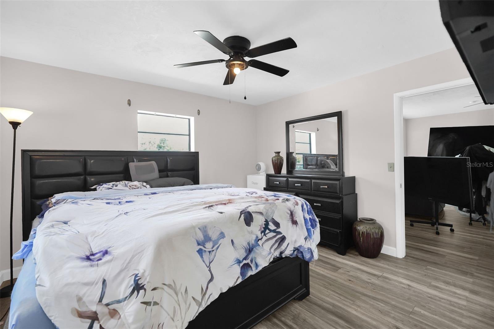 675 Hager St Property Photo 11