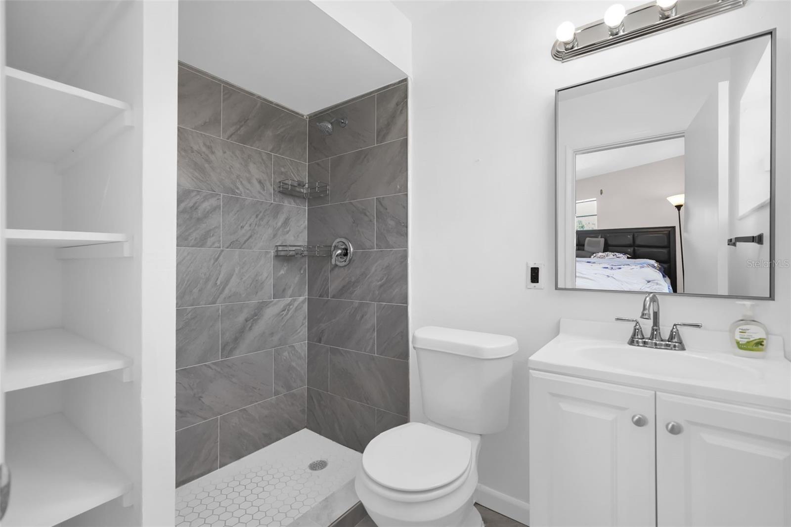 675 Hager St Property Photo 12