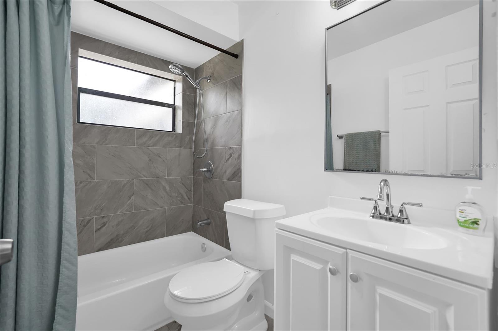 675 Hager St Property Photo 16