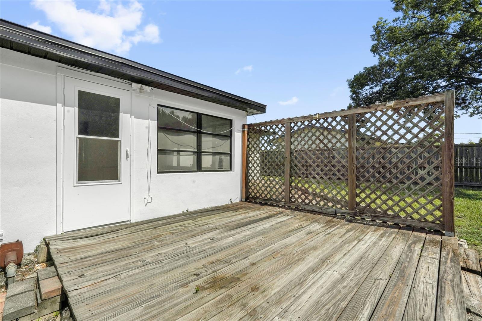 675 Hager St Property Photo 20