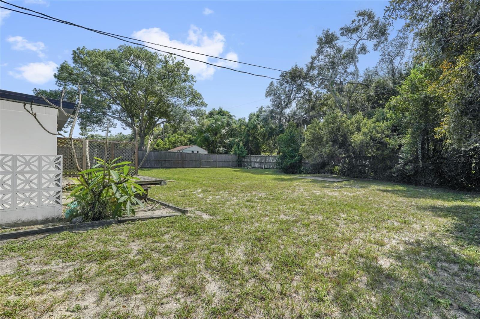 675 Hager St Property Photo 21
