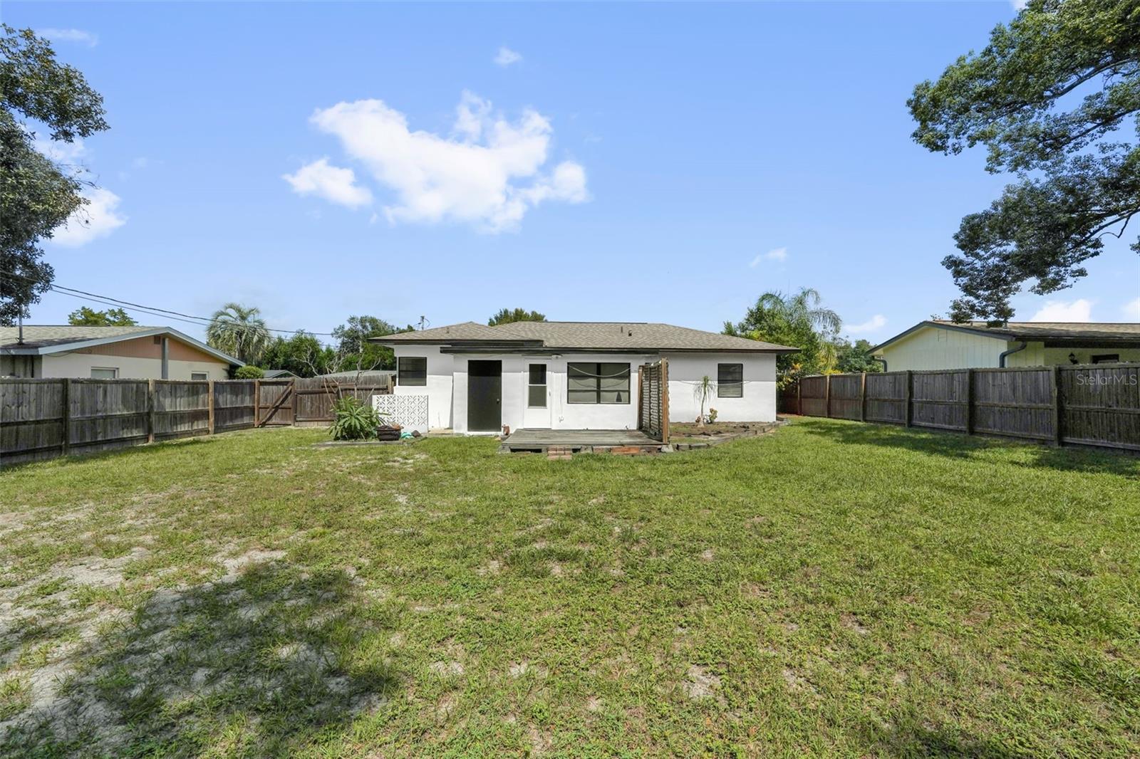 675 Hager St Property Photo 23