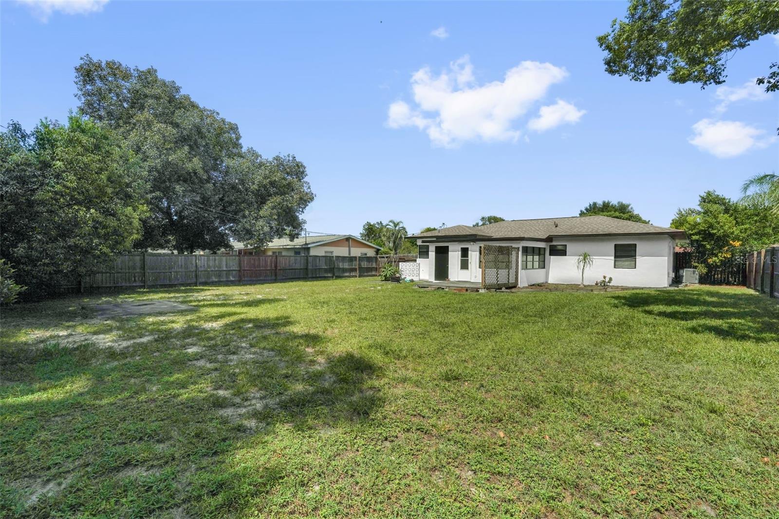 675 Hager St Property Photo 24