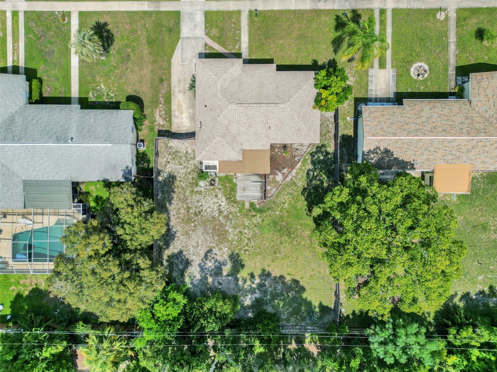 675 Hager St Property Photo 30