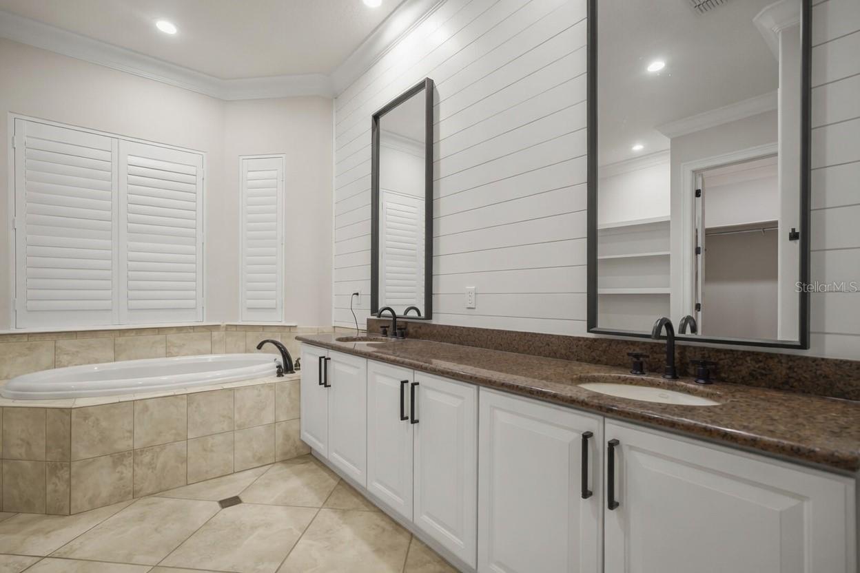 7491 Gathering Dr Property Photo 23