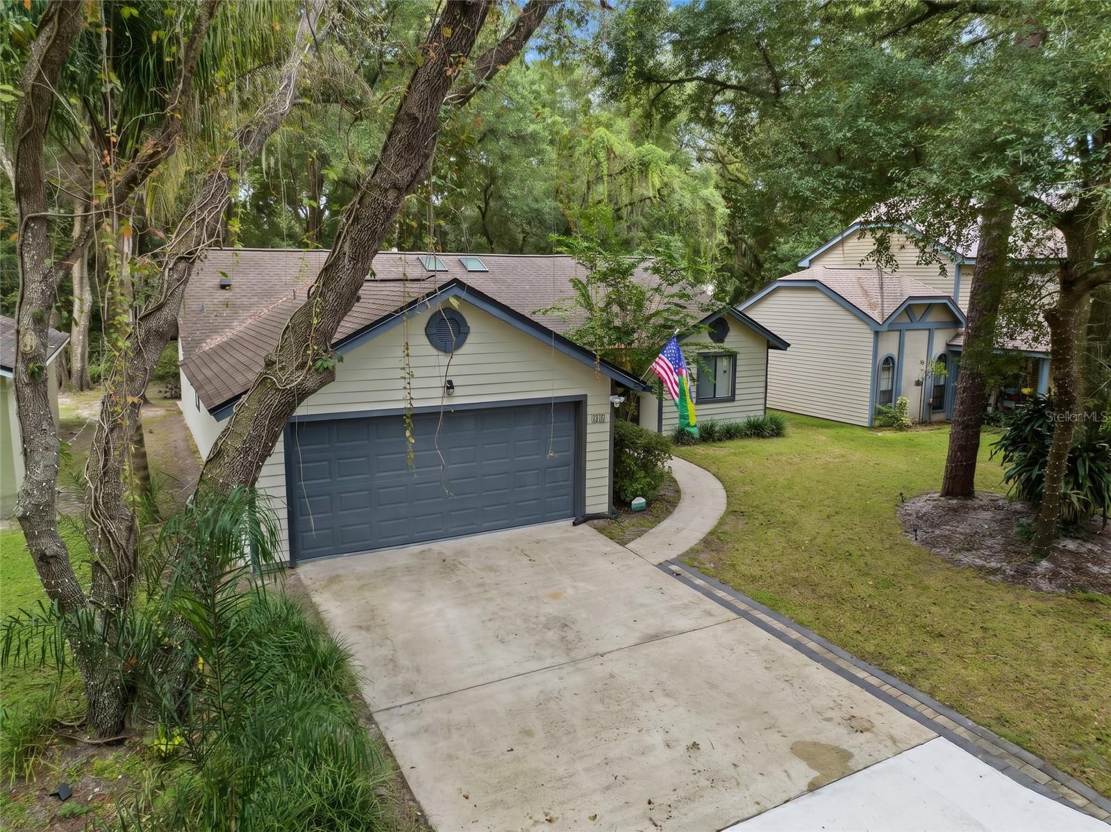 893 E Timberland Trl Property Photo 4