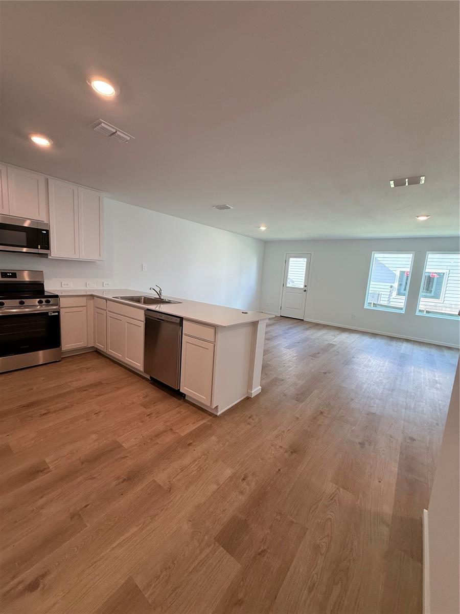 1054 Twins St Property Photo 4