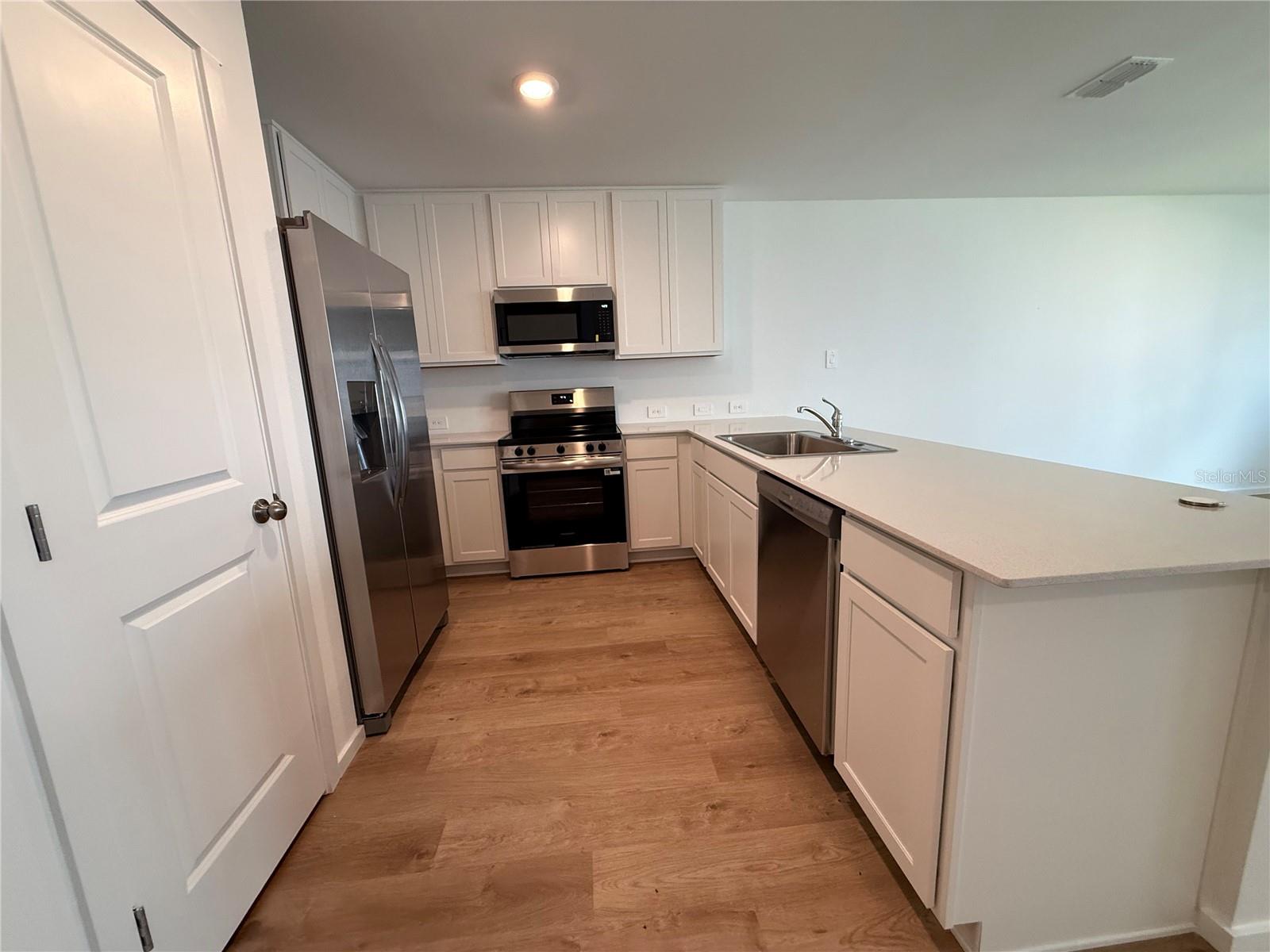 1054 Twins St Property Photo 8