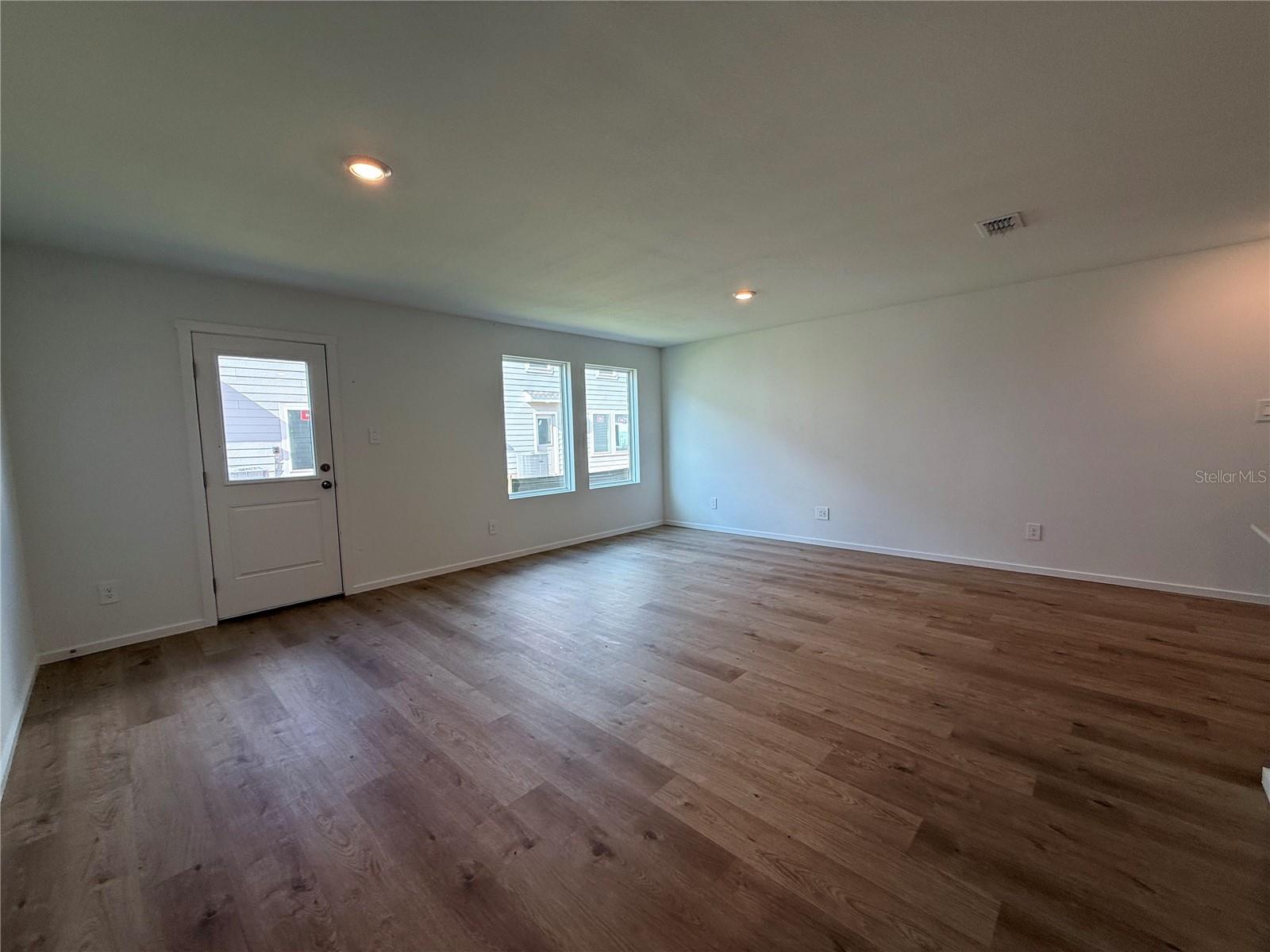 1054 Twins St Property Photo 11
