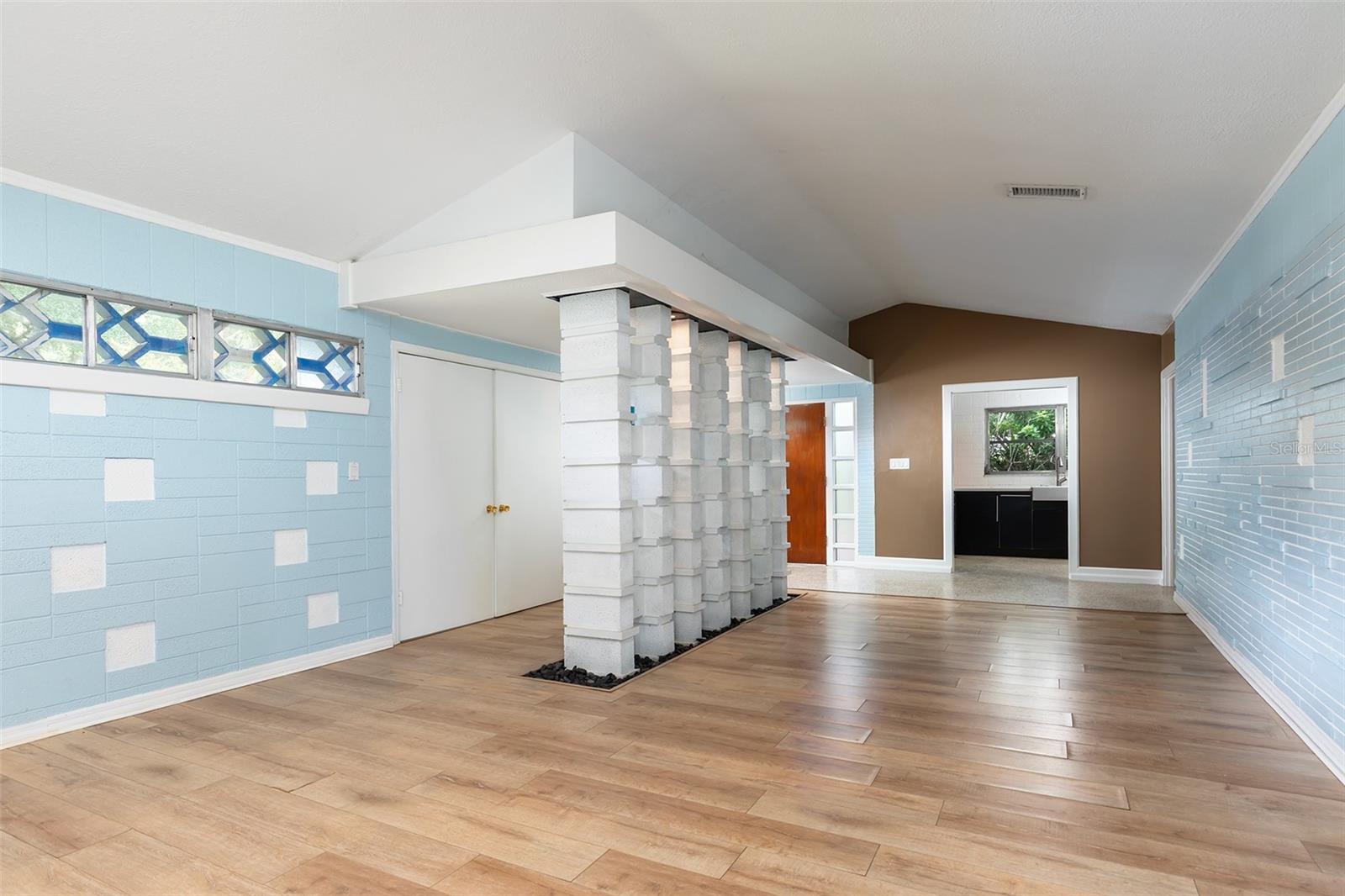 3220 Tradewinds Trl Property Photo 2