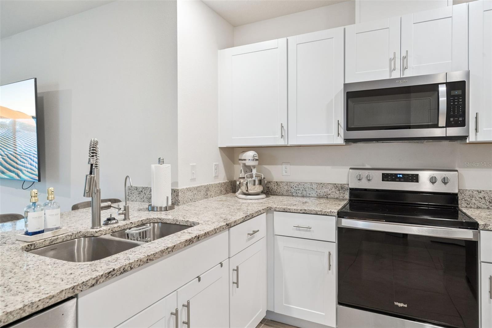 407 Charlotte Way Property Photo 15