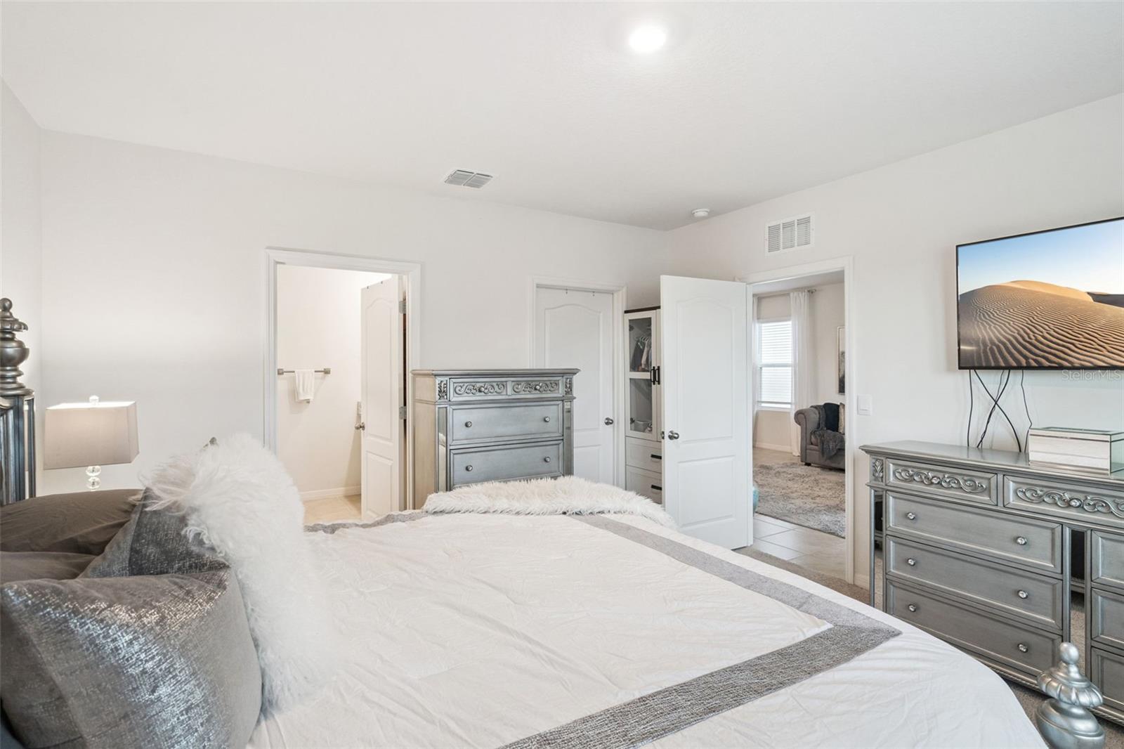 407 Charlotte Way Property Photo 16