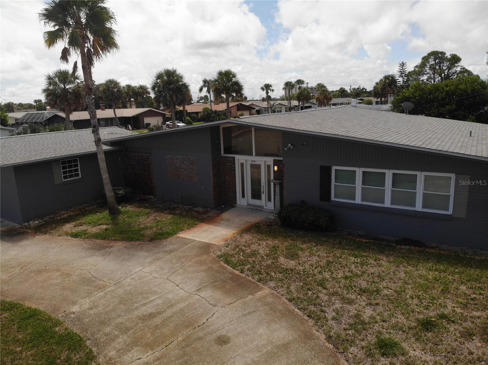 3001 N OLEANDER AVE Property Photo 1