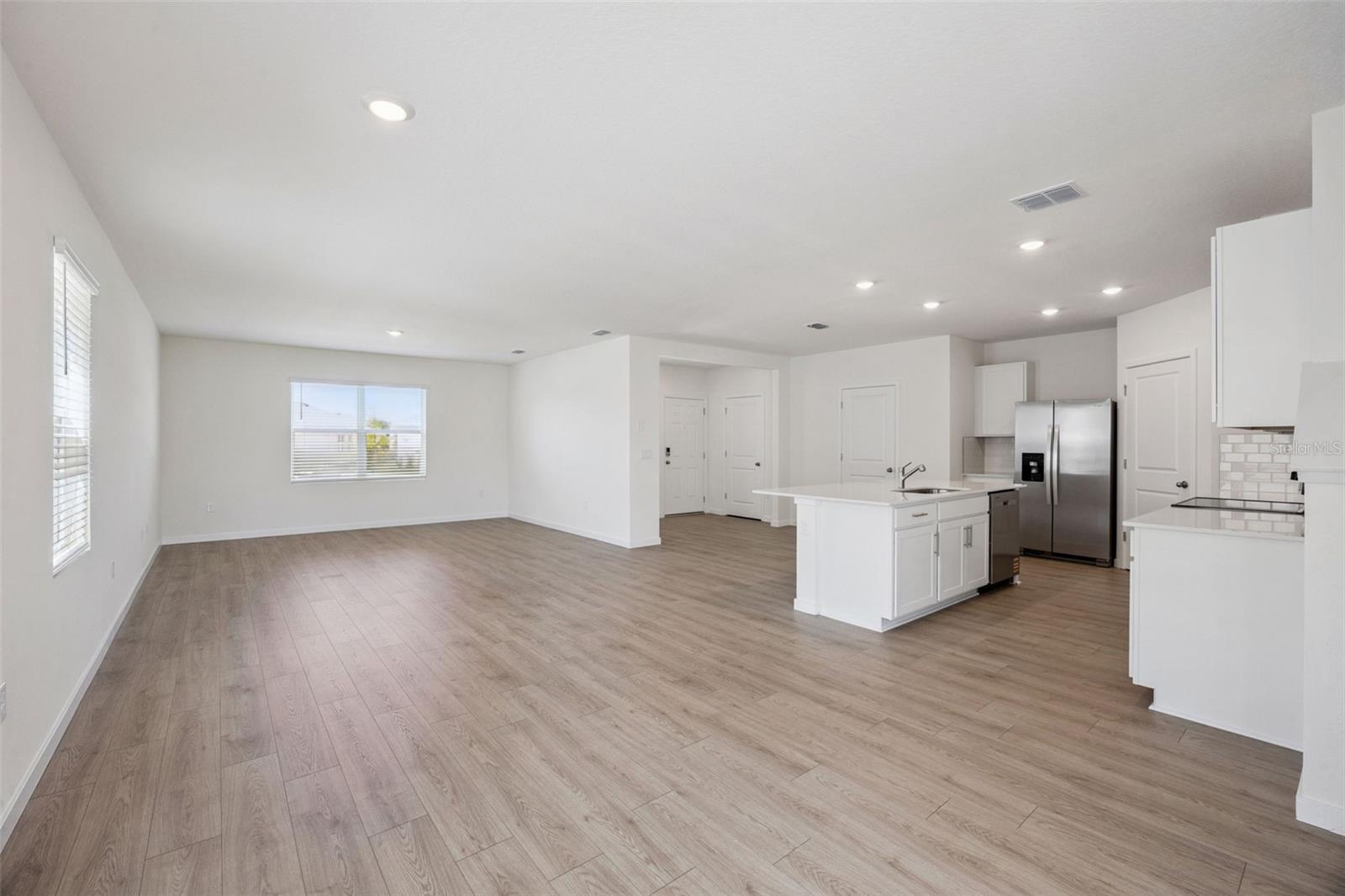 5249 Marshelder St Property Photo 4