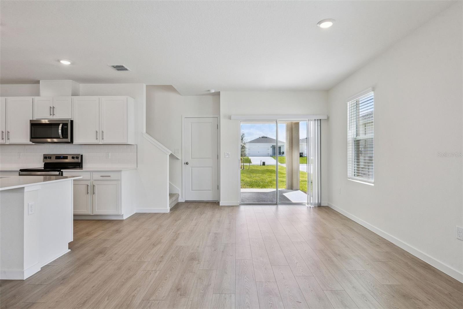 5249 Marshelder St Property Photo 6