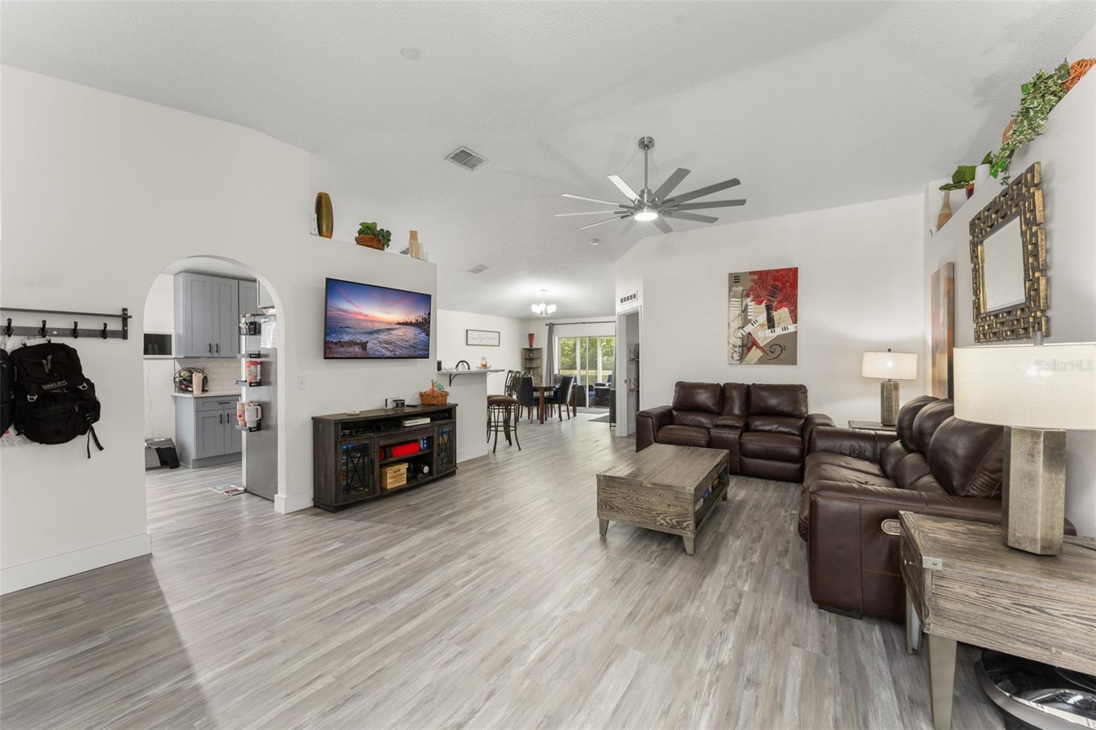 1827 Corner Meadow Cir Property Photo 3