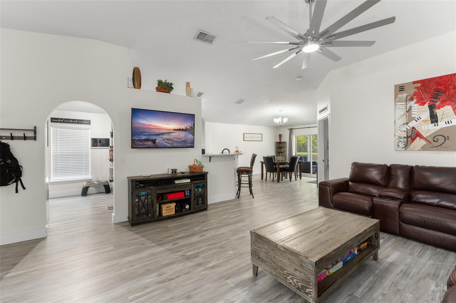 1827 Corner Meadow Cir Property Photo 4