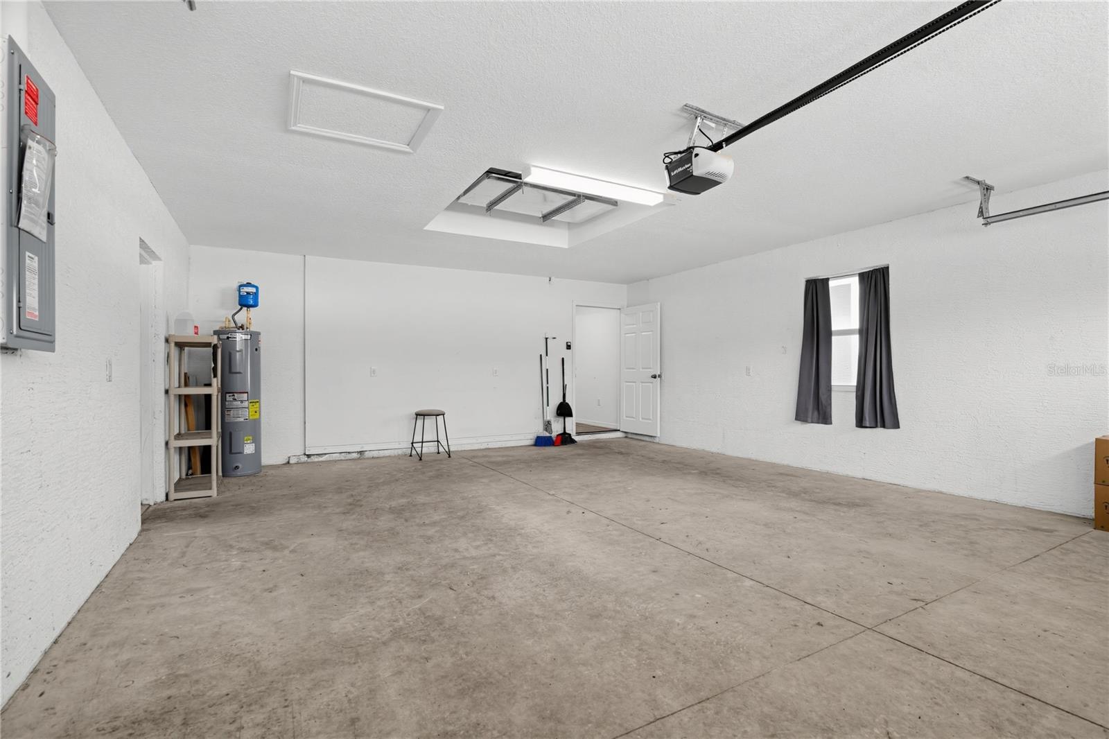 4334 E Maryland St Property Photo 6