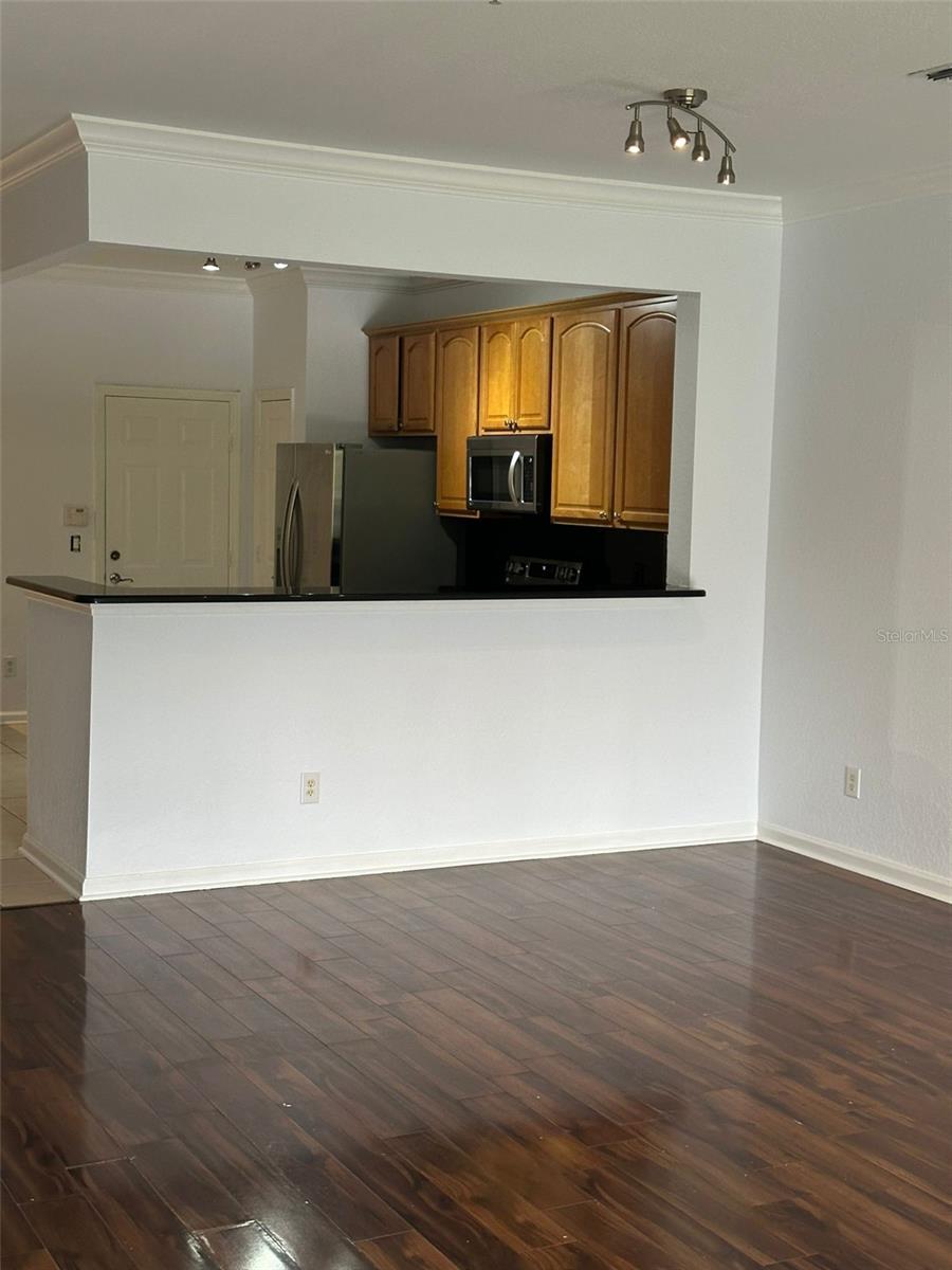 O6446293 Property Photo 5