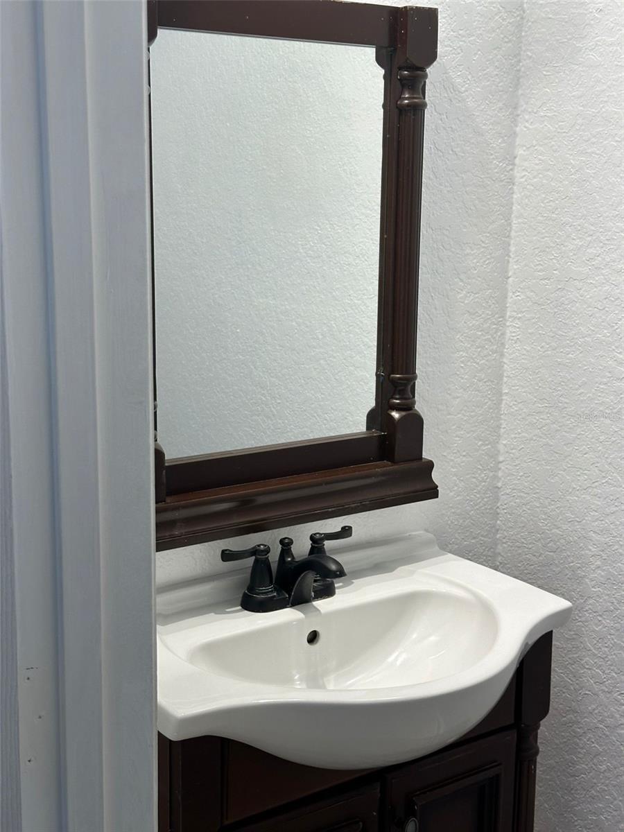 O6446293 Property Photo 8