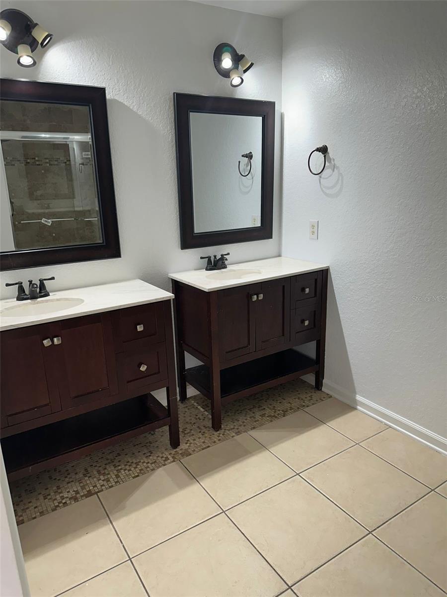 O6446293 Property Photo 11