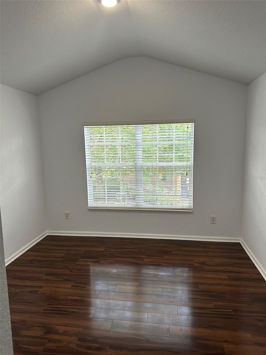 O6446293 Property Photo 12