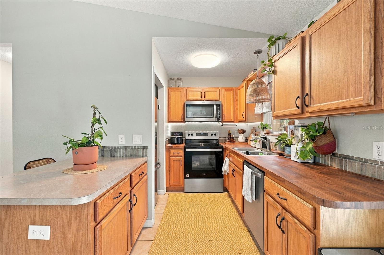 637 Pratt St Property Photo 7