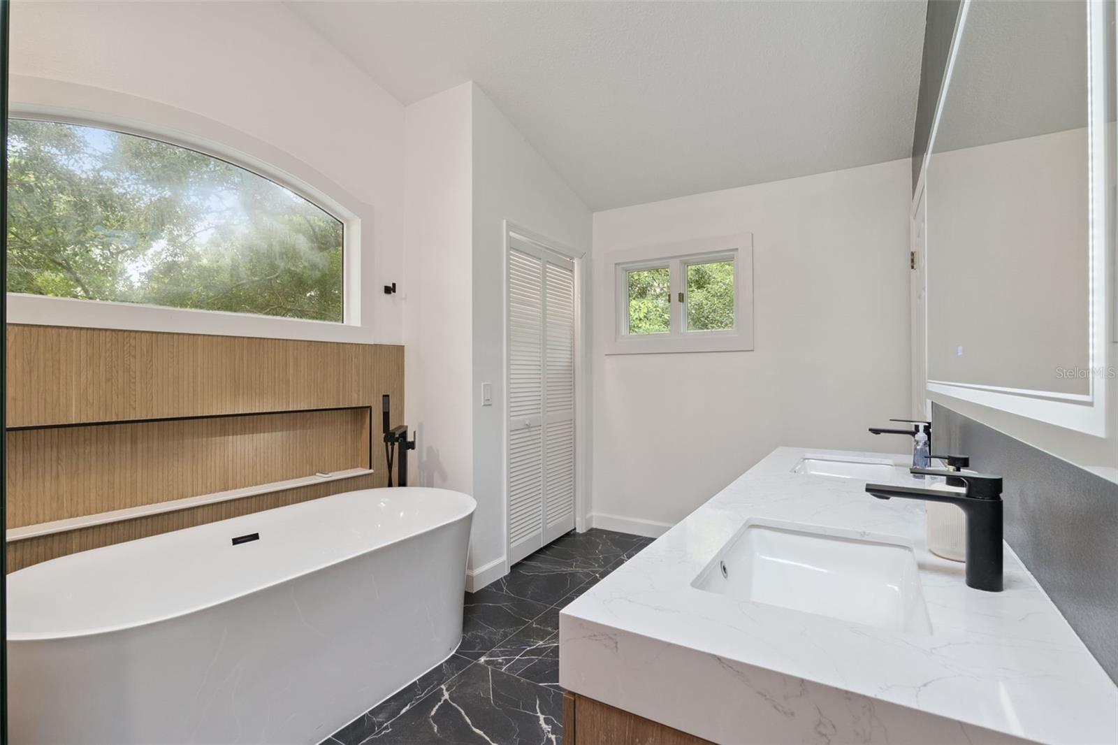 1521 Frances Dr Property Photo 17