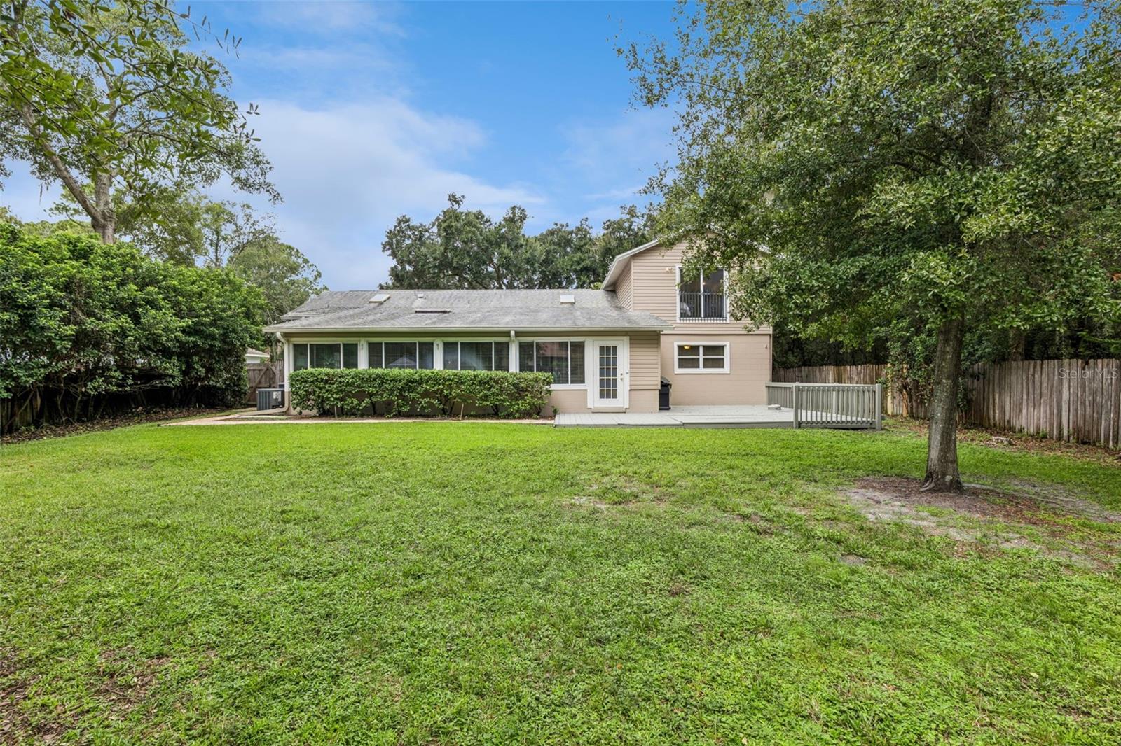 1521 Frances Dr Property Photo 27
