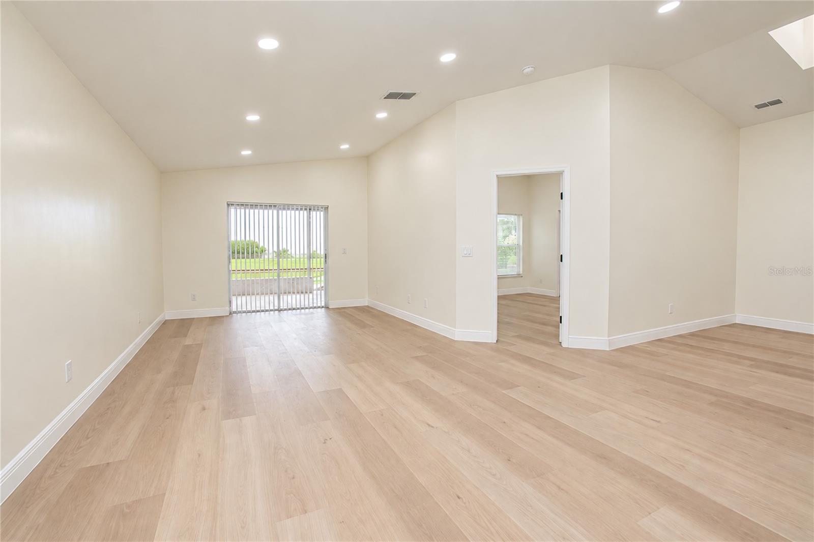 566 Wechsler Cir Property Photo 3