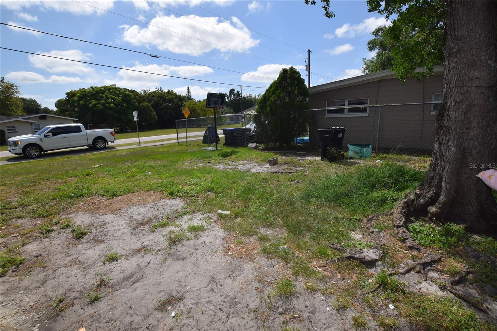 102 W Lancaster Rd Property Photo 3